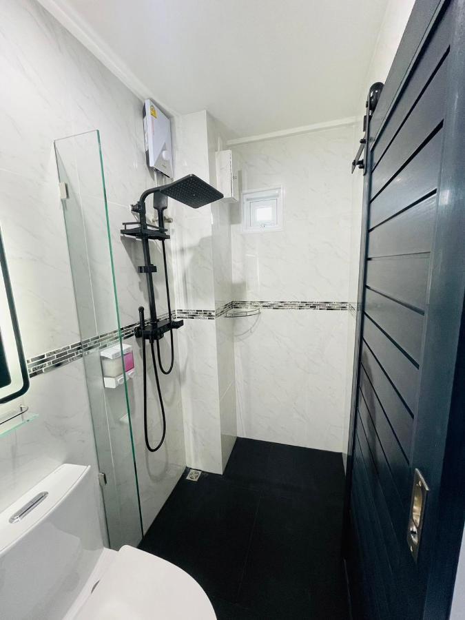 בנגקוק Thonglor Suites Hotel מראה חיצוני תמונה