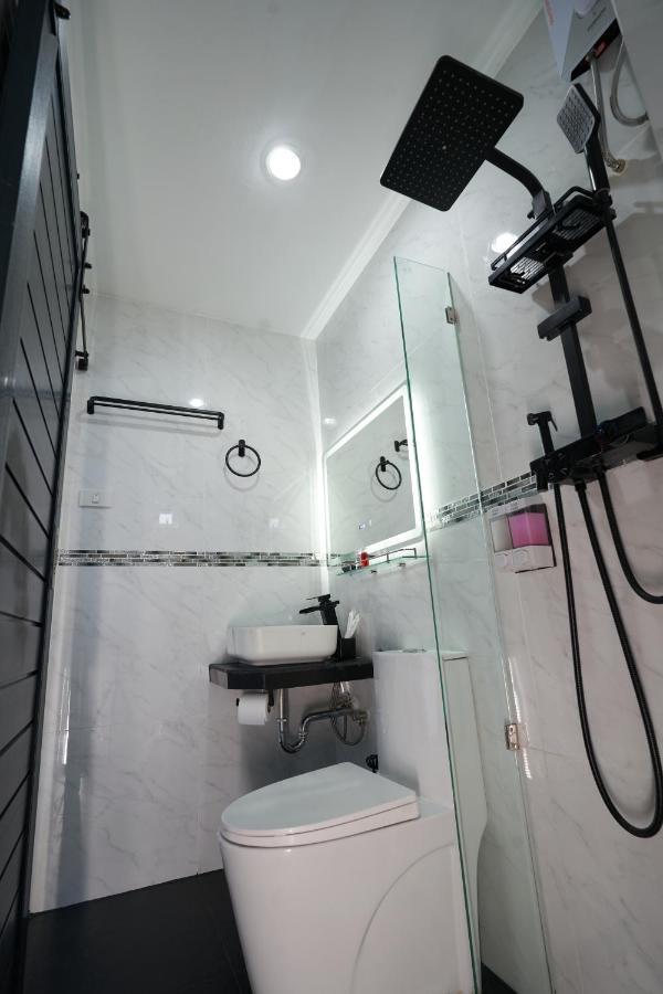 בנגקוק Thonglor Suites Hotel מראה חיצוני תמונה