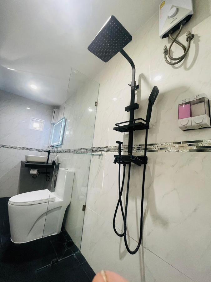 בנגקוק Thonglor Suites Hotel מראה חיצוני תמונה