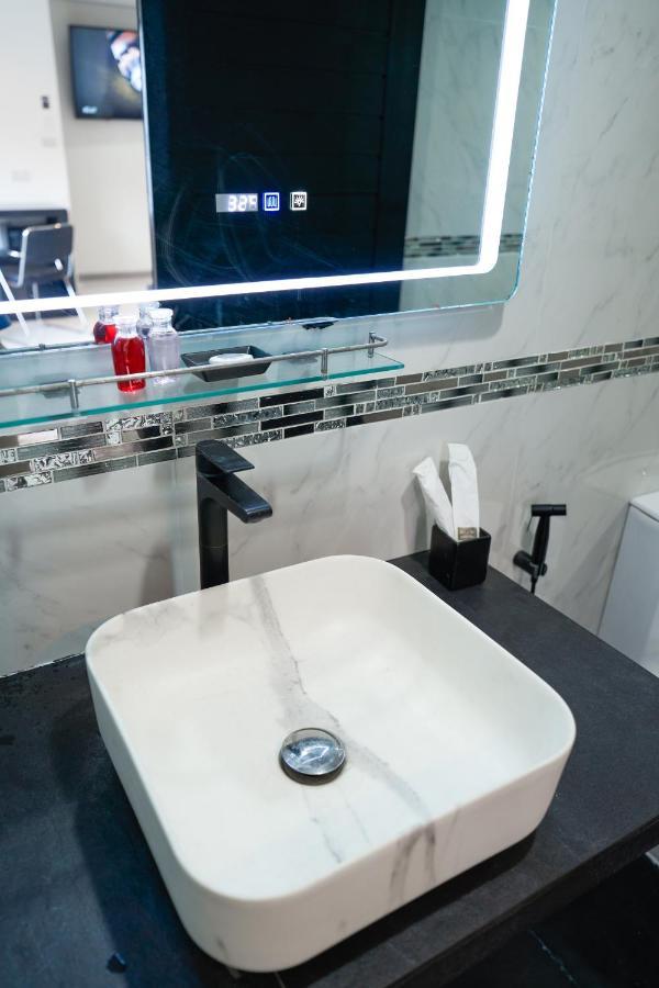 בנגקוק Thonglor Suites Hotel מראה חיצוני תמונה